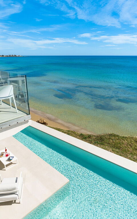 Bedda Matri: Exteriör, slå samman, Utomhus, Visningar