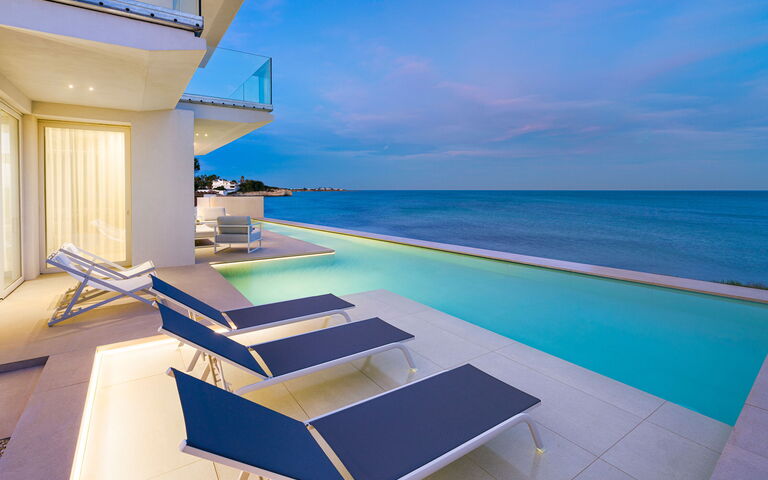 Bedda Matri: Exteriör, slå samman, Utomhus, Visningar