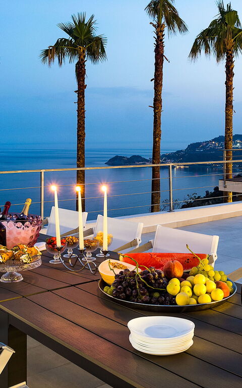 Villa Alexandra: Exteriör, Mat, Utomhus, Visningar