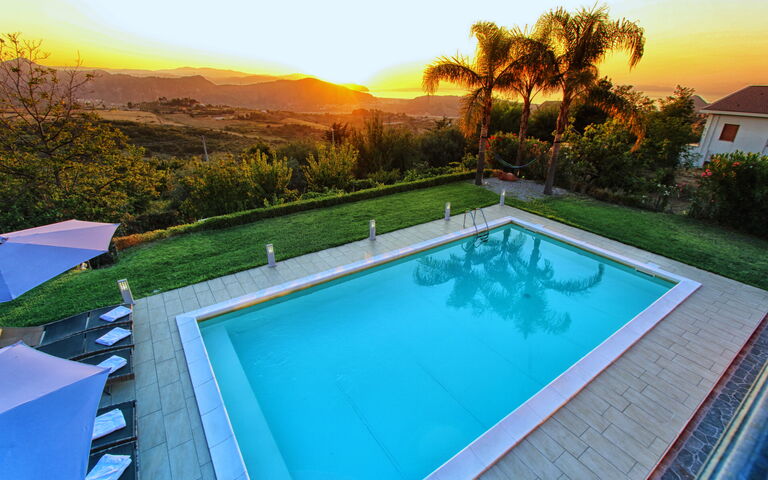 Villa Malu: Exteriör, slå samman, Trädgård, Utomhus, Visningar