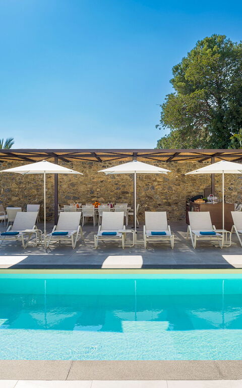 Zagara Bianca: Exteriör, slå samman, Utomhus