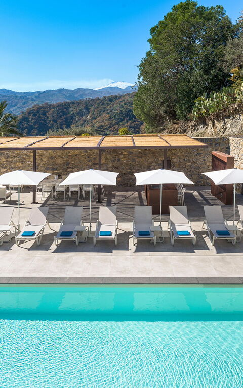 Zagara Bianca: Exteriör, slå samman, Utomhus