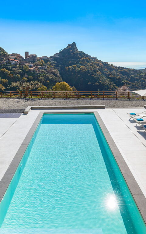 Zagara Bianca: Exteriör, slå samman, Utomhus