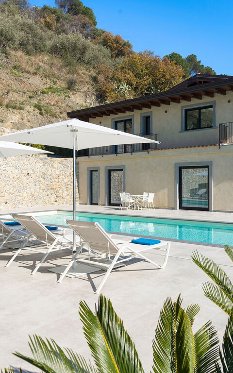 Zagara Bianca: Exteriör, Utomhus