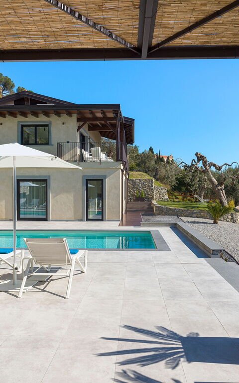 Zagara Bianca: Exteriör, slå samman, Utomhus