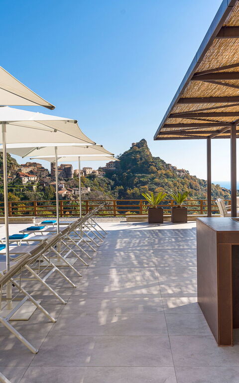 Zagara Bianca: Exteriör, slå samman, Utomhus