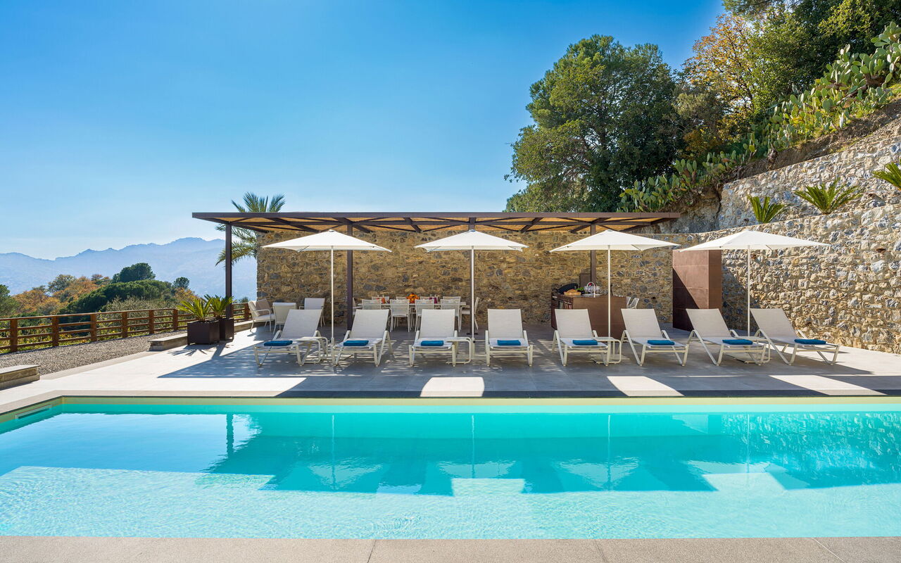 Zagara Bianca: Exteriör, slå samman, Utomhus