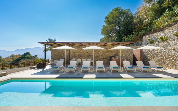 Zagara Bianca: Exteriör, slå samman, Utomhus