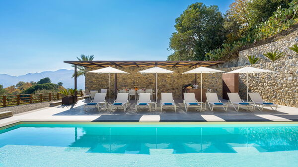 Zagara Bianca: Exteriör, slå samman, Utomhus