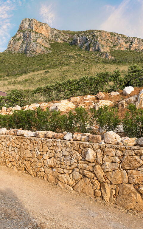 Villa Dolce: Exteriör, Huvudentré, Utomhus