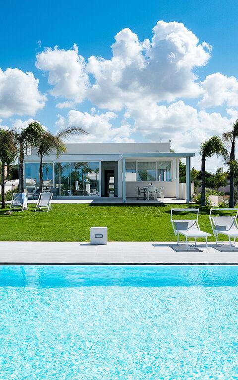 Diantha: Exteriör, slå samman, Trädgård, Utomhus