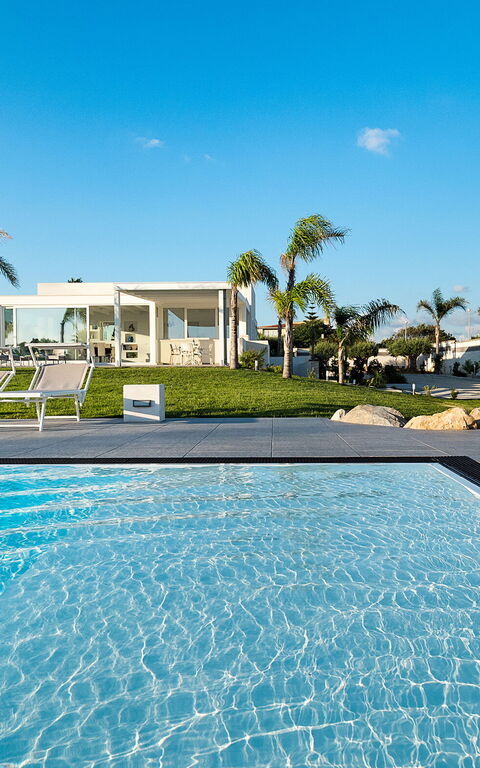 Diantha: Exteriör, slå samman, Trädgård, Utomhus