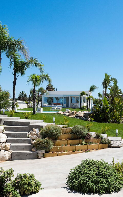 Diantha: Exteriör, Huvudentré, Trädgård, Utomhus