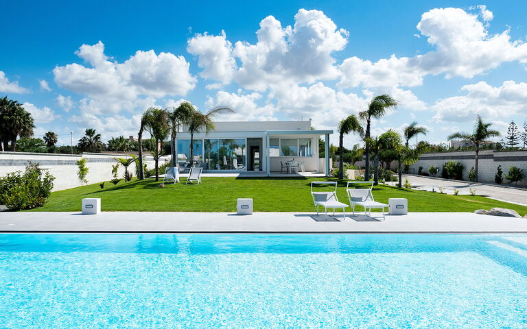 Diantha: Exteriör, slå samman, Trädgård, Utomhus