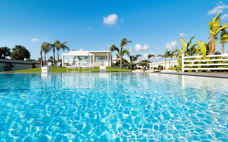 Diantha: Exteriör, slå samman, Utomhus