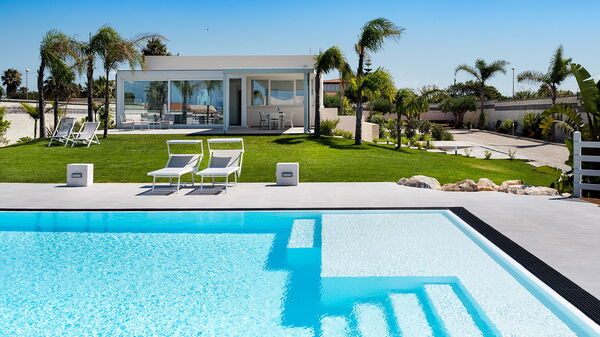 Diantha: Exteriör, slå samman, Trädgård, Utomhus