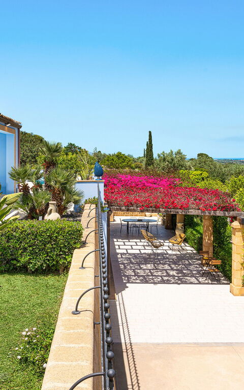 Pigna Blue: Exteriör, Utomhus