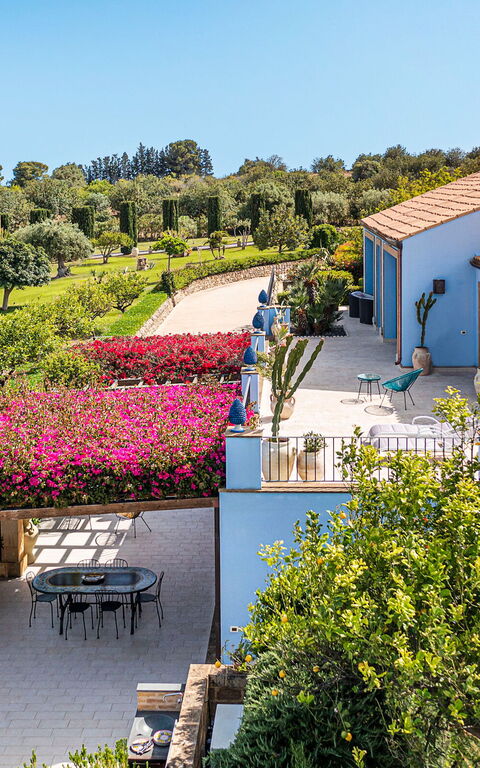 Pigna Blue: Exteriör, Utomhus, Visningar