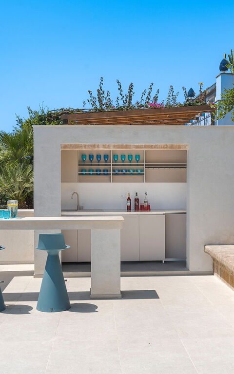 Pigna Blue: Exteriör, Utomhus