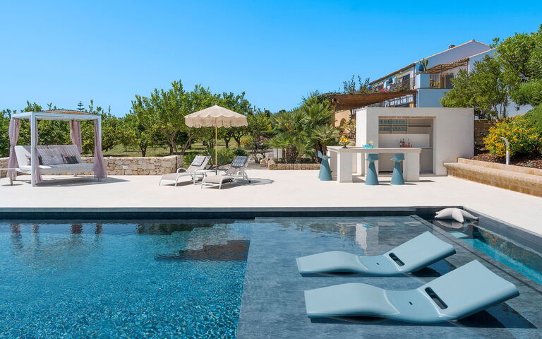 Pigna Blue: Exteriör, slå samman, Utomhus