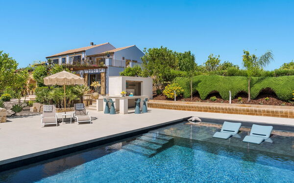 Pigna Blue: Exteriör, slå samman, Utomhus