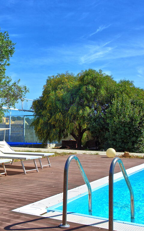 Villa Maraus: Exteriör, Utomhus