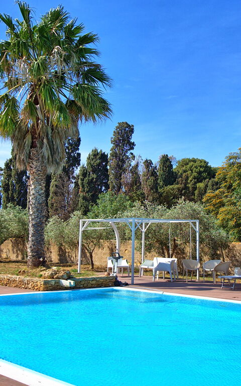 Villa Maraus: Exteriör, Utomhus