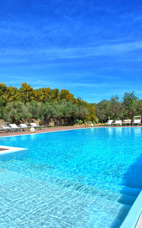 Villa Maraus: Exteriör, Utomhus