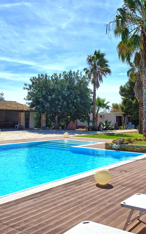 Villa Maraus: Exteriör, Utomhus