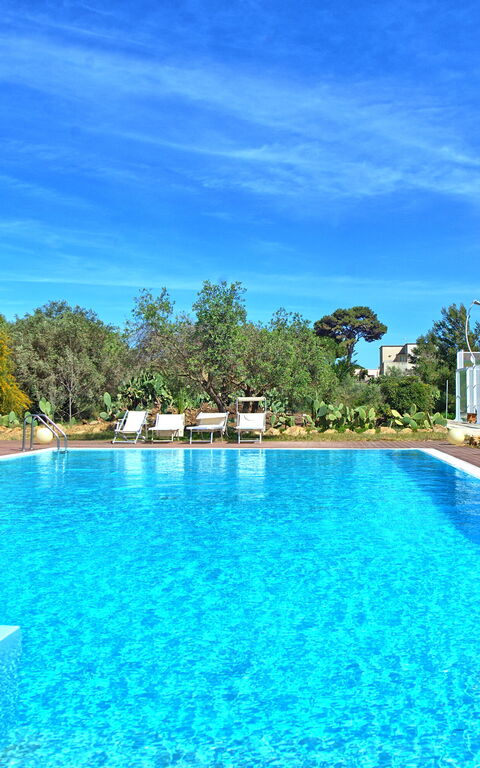 Villa Maraus: Exteriör, Utomhus