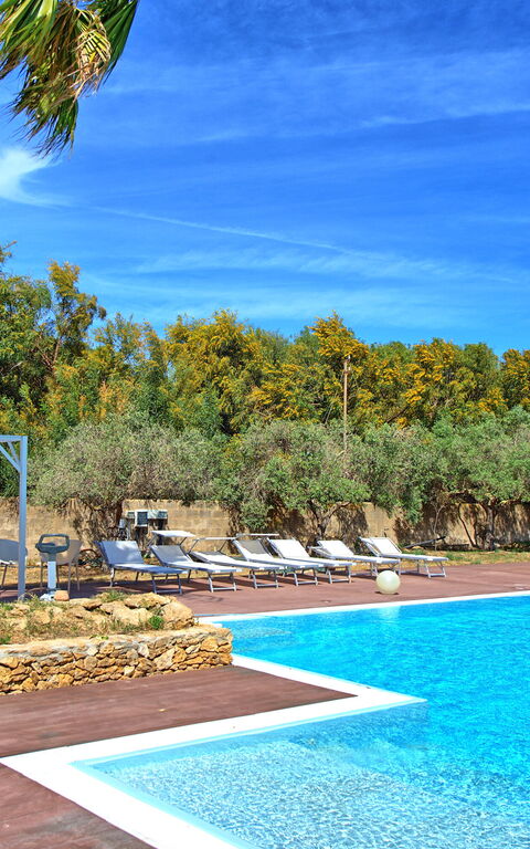 Villa Maraus: Exteriör, Utomhus