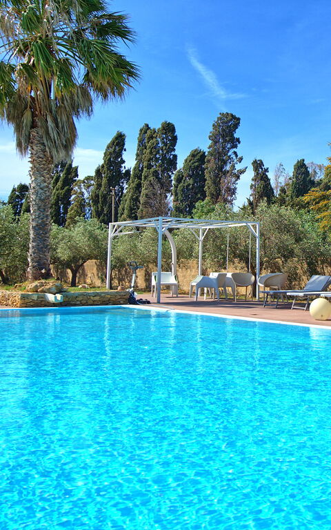 Villa Maraus: Exteriör, Utomhus