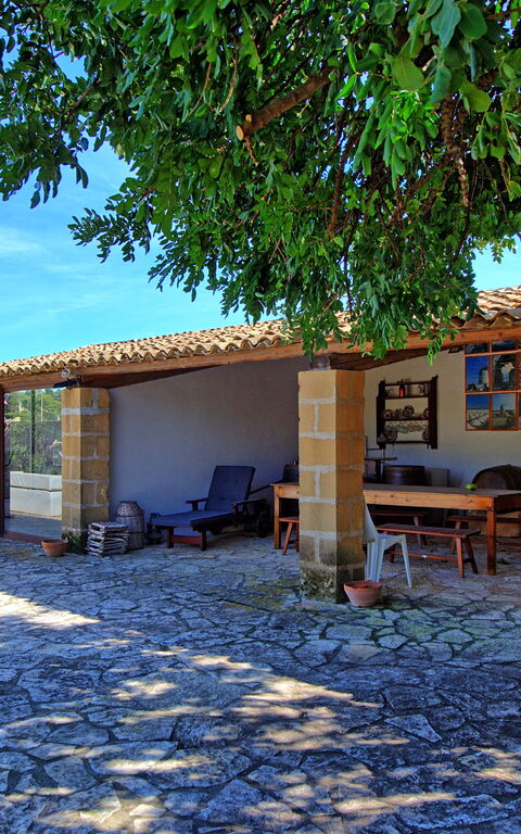Villa Maraus: Exteriör, Utomhus