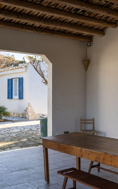 Villa Maraus: Exteriör, Utomhus