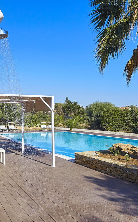 Villa Maraus: Exteriör, slå samman, Utomhus