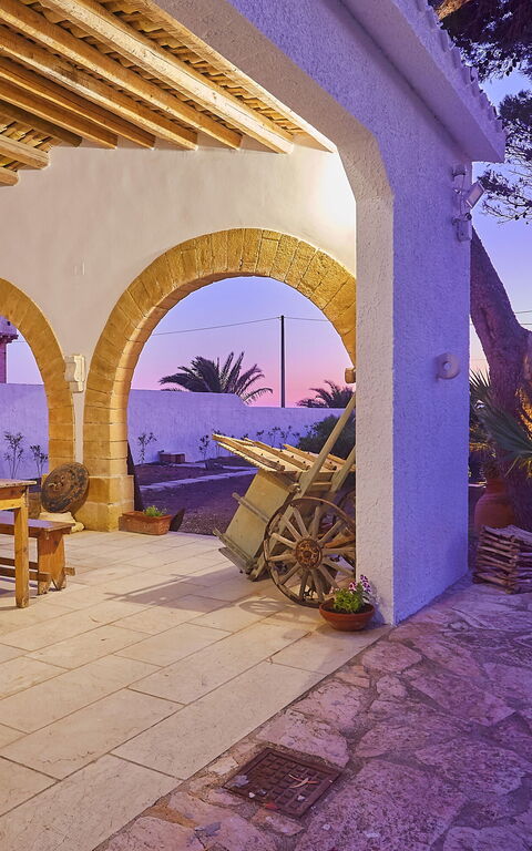 Villa Maraus: Exteriör, Utomhus