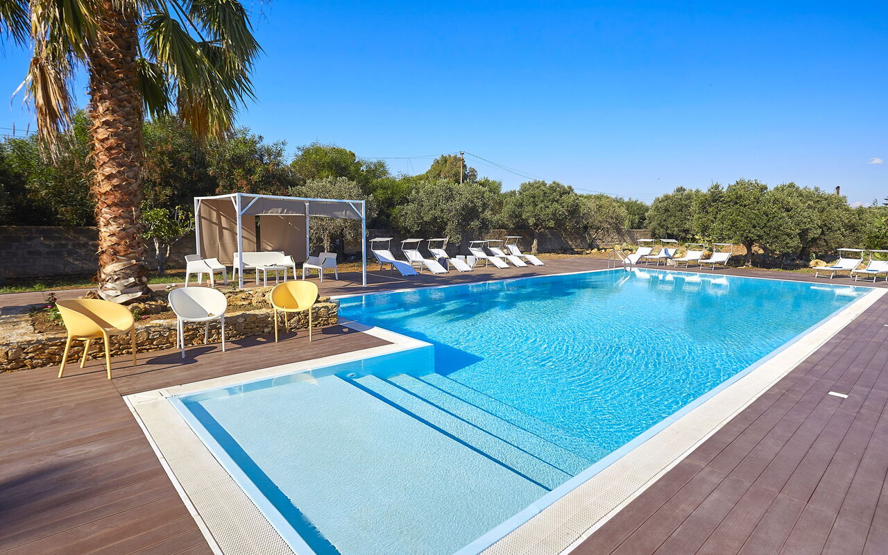 Villa Maraus: Exteriör, slå samman, Utomhus