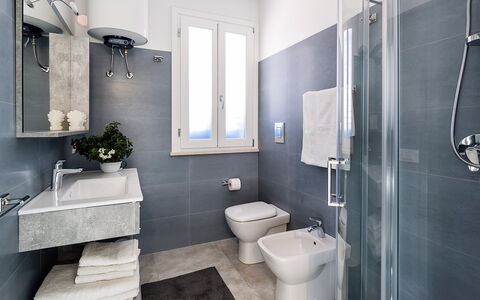 Semesterboende Delfino: Badrum