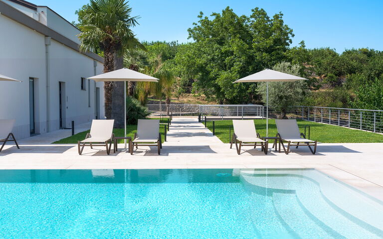 Villa Gianos: Exteriör, slå samman, Utomhus