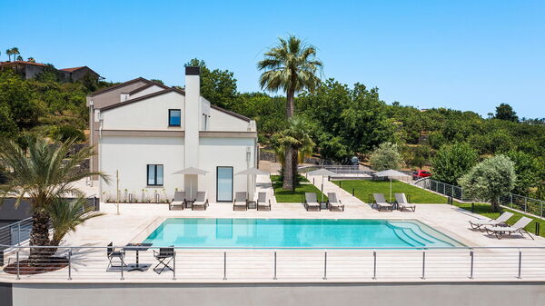 Villa Gianos: Exteriör, slå samman, Utomhus