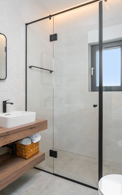 Villa Sea Breeze: Badrum