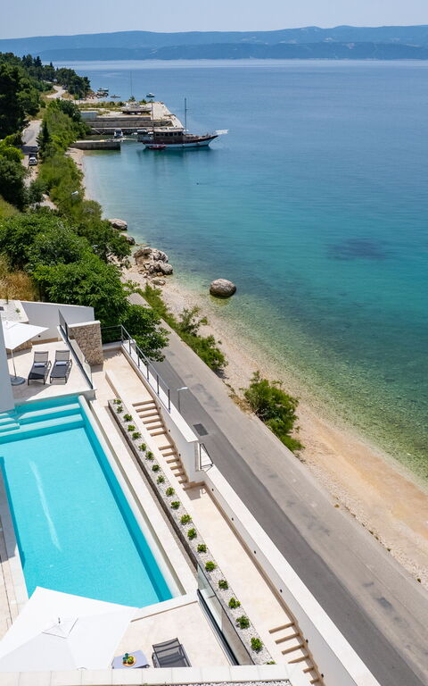 Villa Loma: Exteriör, slå samman, Visningar