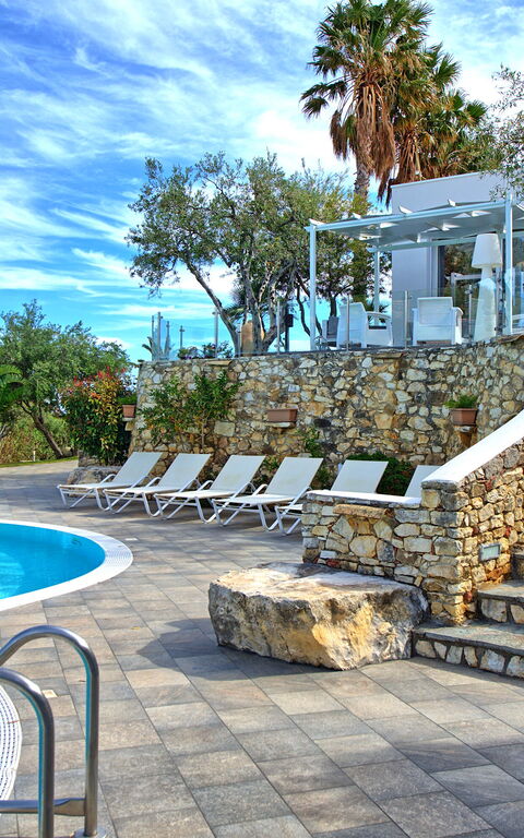 Villa Demetra: Exteriör, slå samman, Utomhus