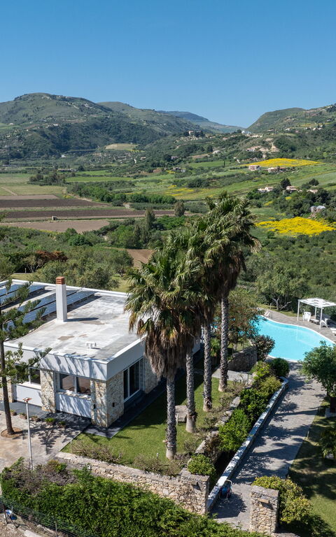 Villa Demetra: slå samman, Visningar