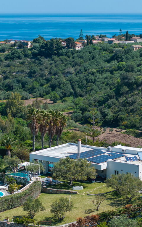 Villa Demetra: slå samman, Trädgård, Visningar