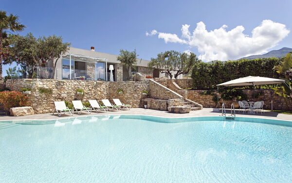 Villa Demetra: Exteriör, slå samman, Utomhus