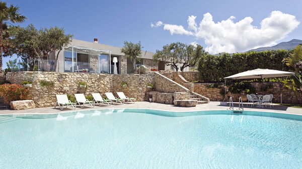 Villa Demetra: Exteriör, slå samman, Utomhus