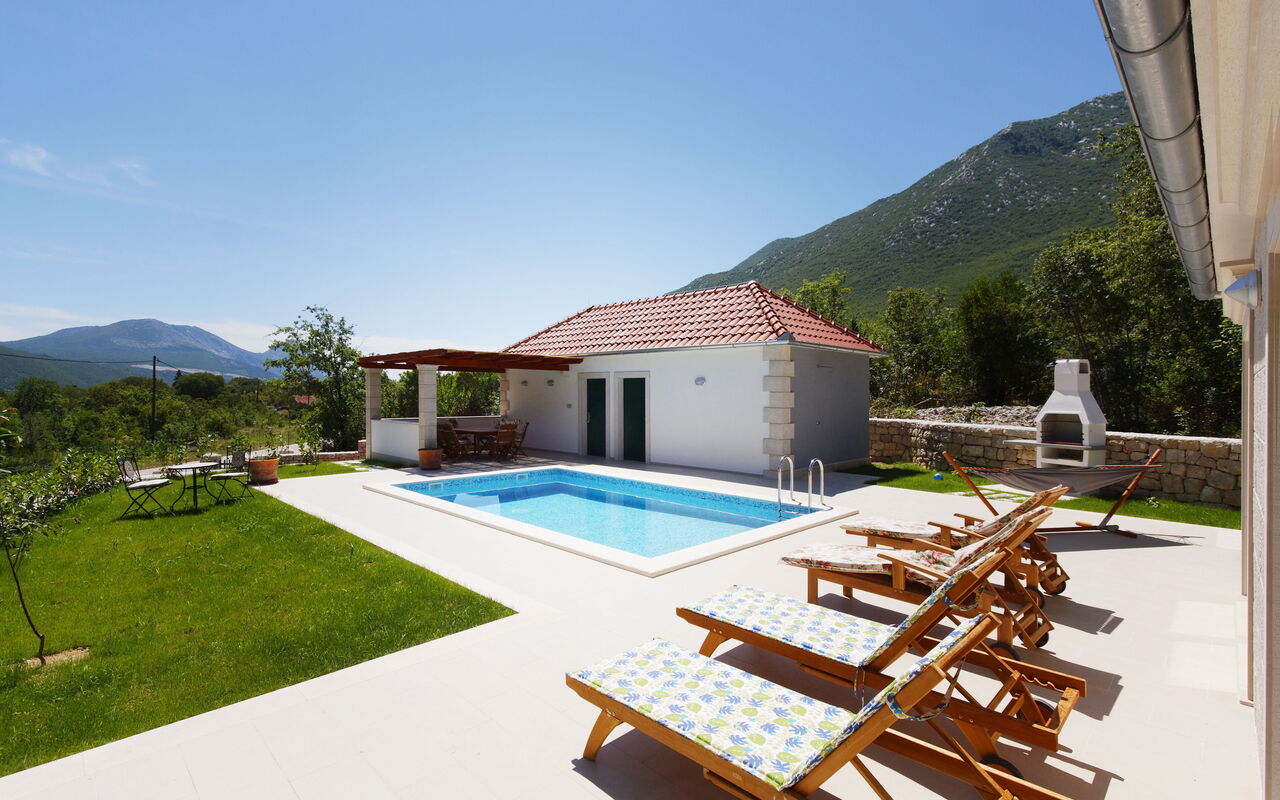 Villa Zupa: Balkong / terrass / uteplats, slå samman, Trädgård, Utomhus