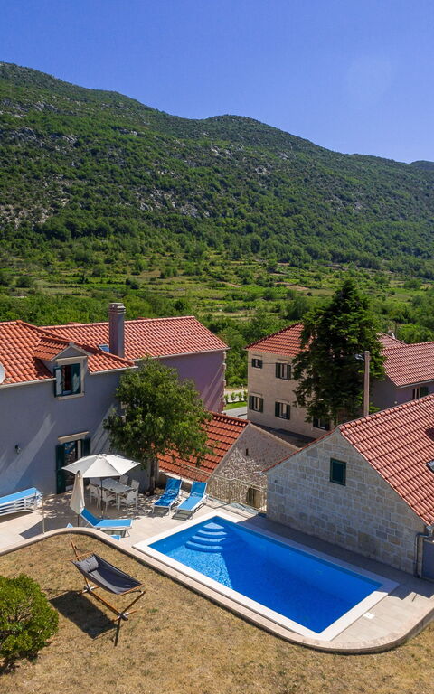 Villa Roglic: Exteriör, slå samman