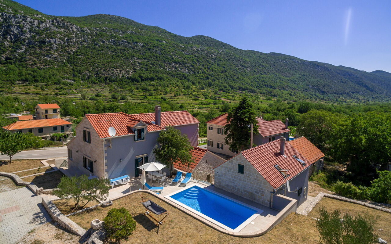 Villa Roglic: Exteriör, slå samman